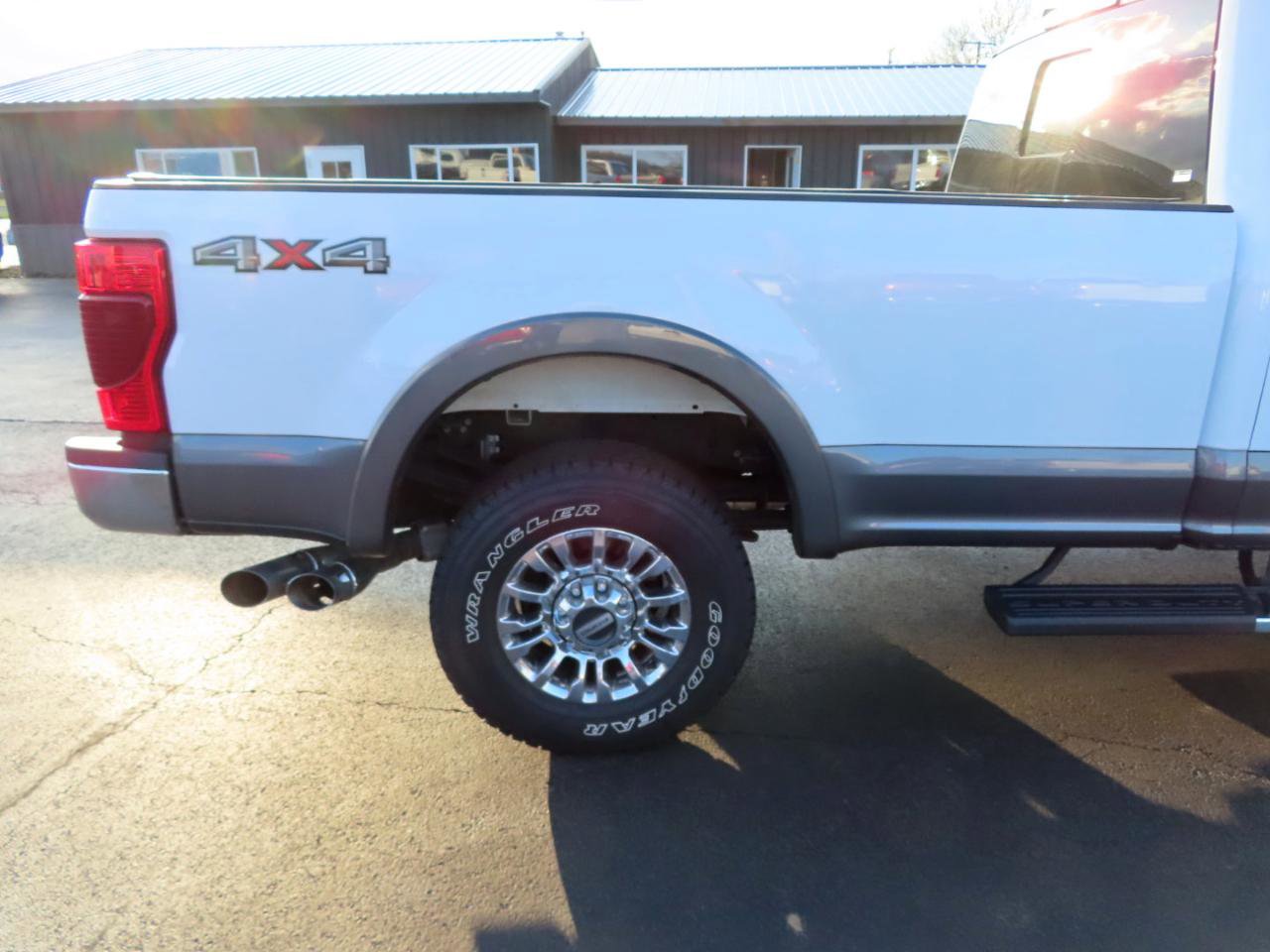 Used 2021 Ford F350 Lariat w/ Chrome Package image 21