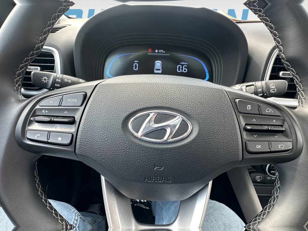 Used 2025 Hyundai Venue SEL FWD image 20