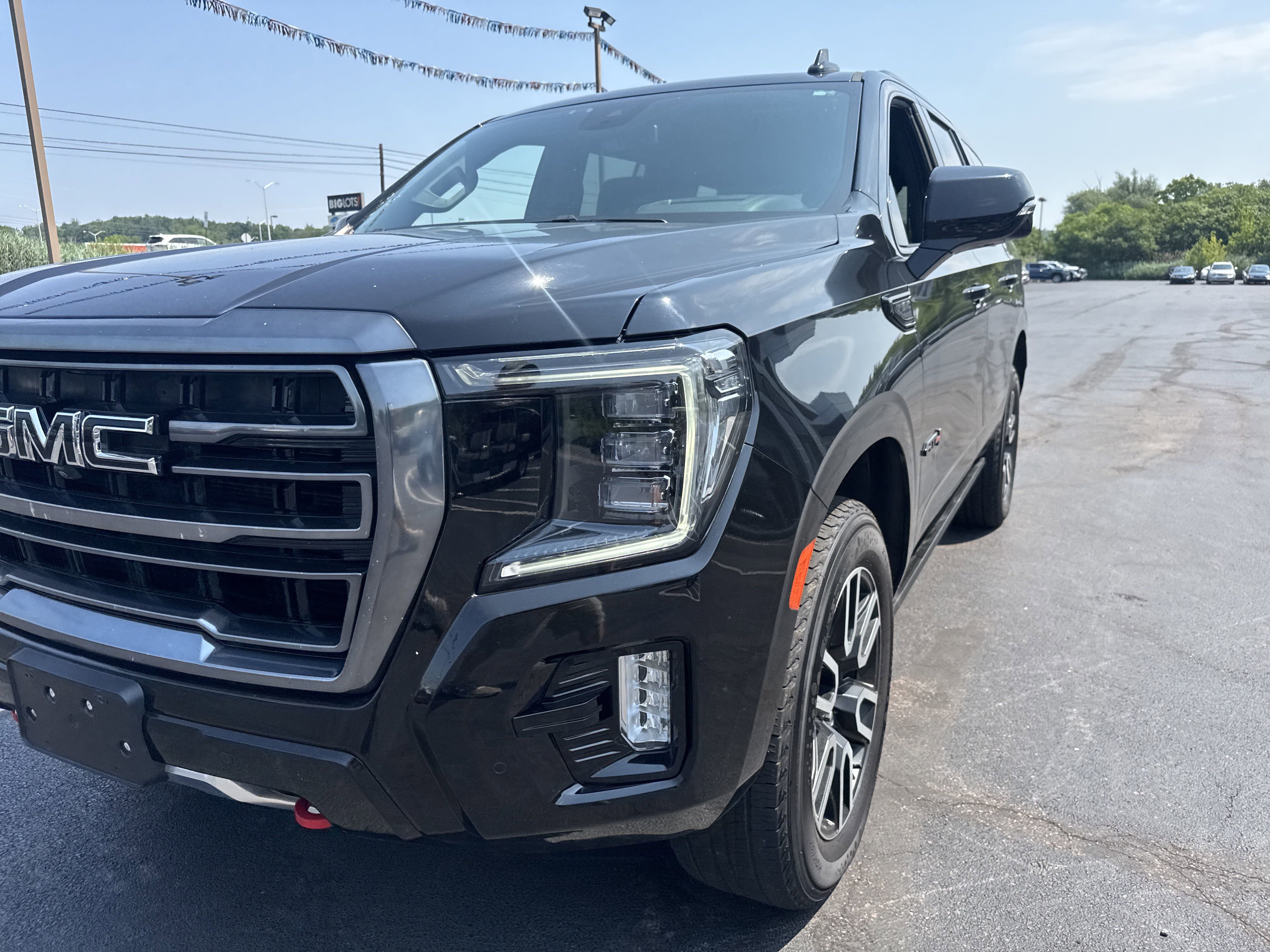 Used 2023 GMC Yukon AT4 w/ AT4 Premium Package image 10