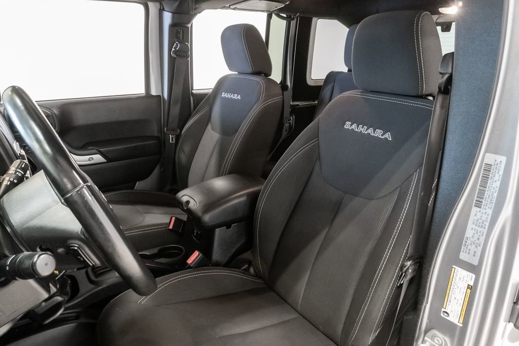 Used 2018 Jeep Wrangler Unlimited Sahara w/ Connectivity Group image 9