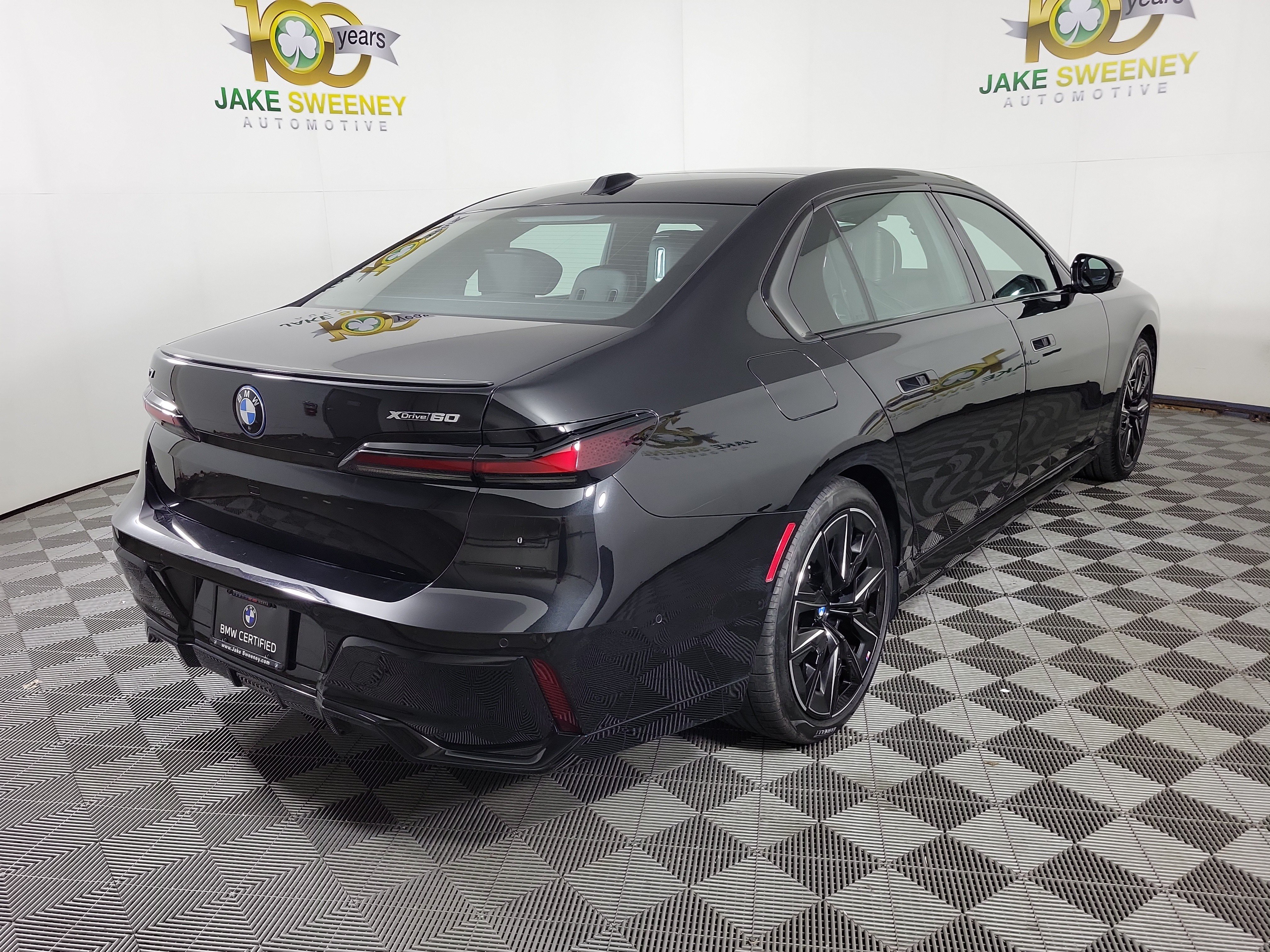 Certified 2024 BMW i7 xDrive60 w/ Executive Package AWD/4WD image 7