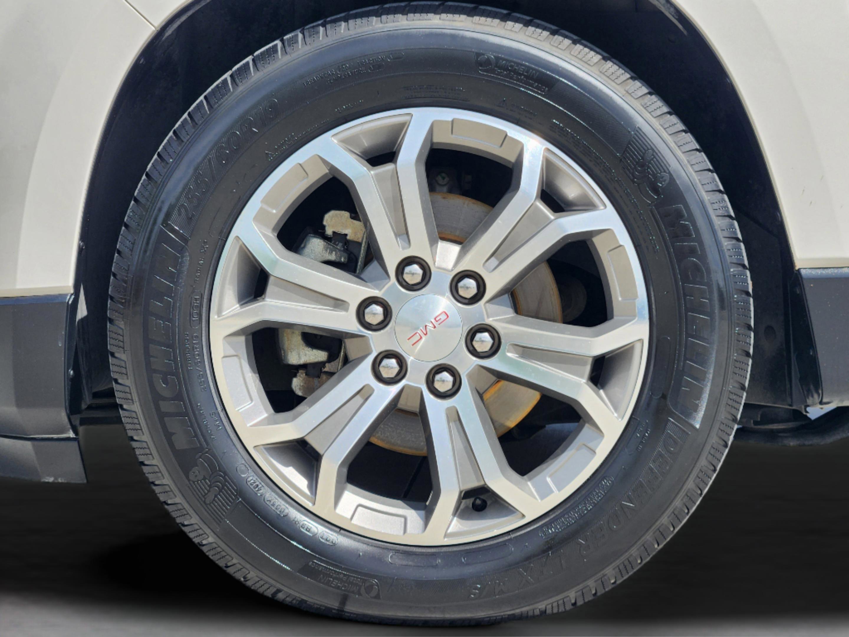 Used 2015 GMC Acadia SLT image 30