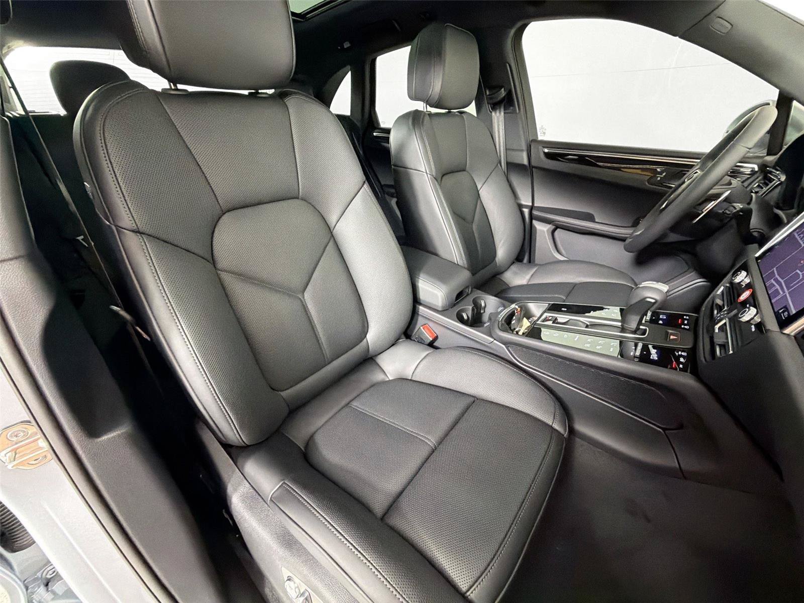 Certified 2026 Porsche Macan Turbo AWD/4WD image 28