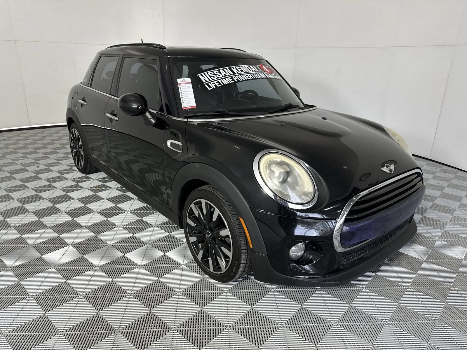 Used 2016 MINI Cooper 4-Door Hardtop FWD image 2
