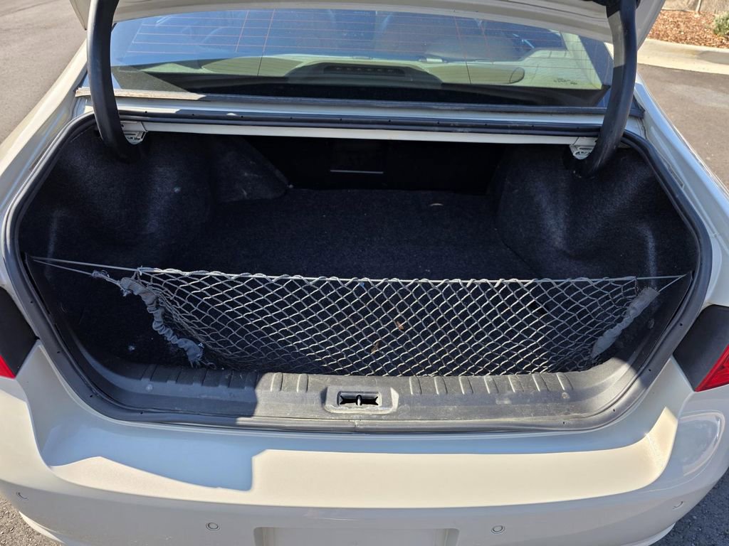 Used 2011 Buick Lucerne CXL w/ Driver Confidence Package image 9