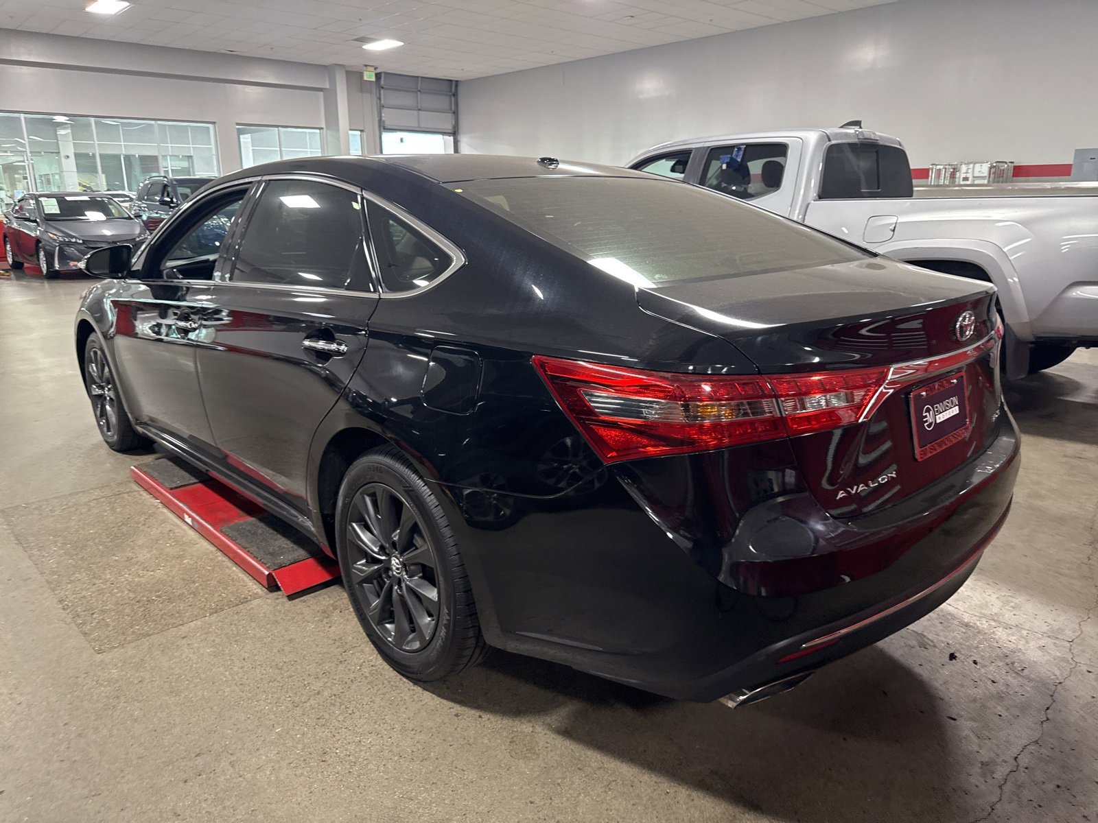 Used 2018 Toyota Avalon XLE Plus image 3