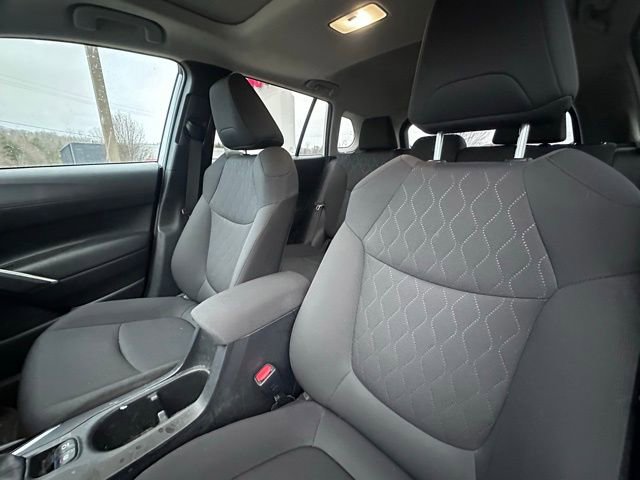 Used 2024 Toyota Corolla Cross LE w/ Moonroof Package image 12