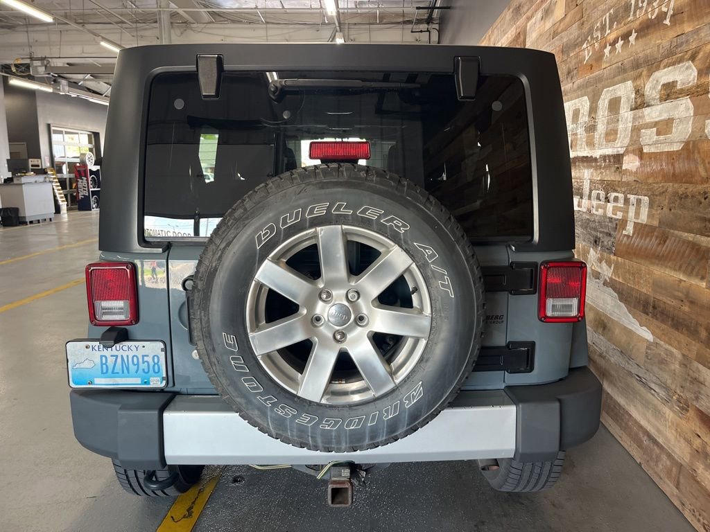 Used 2015 Jeep Wrangler Unlimited Sahara w/ Connectivity Group image 8