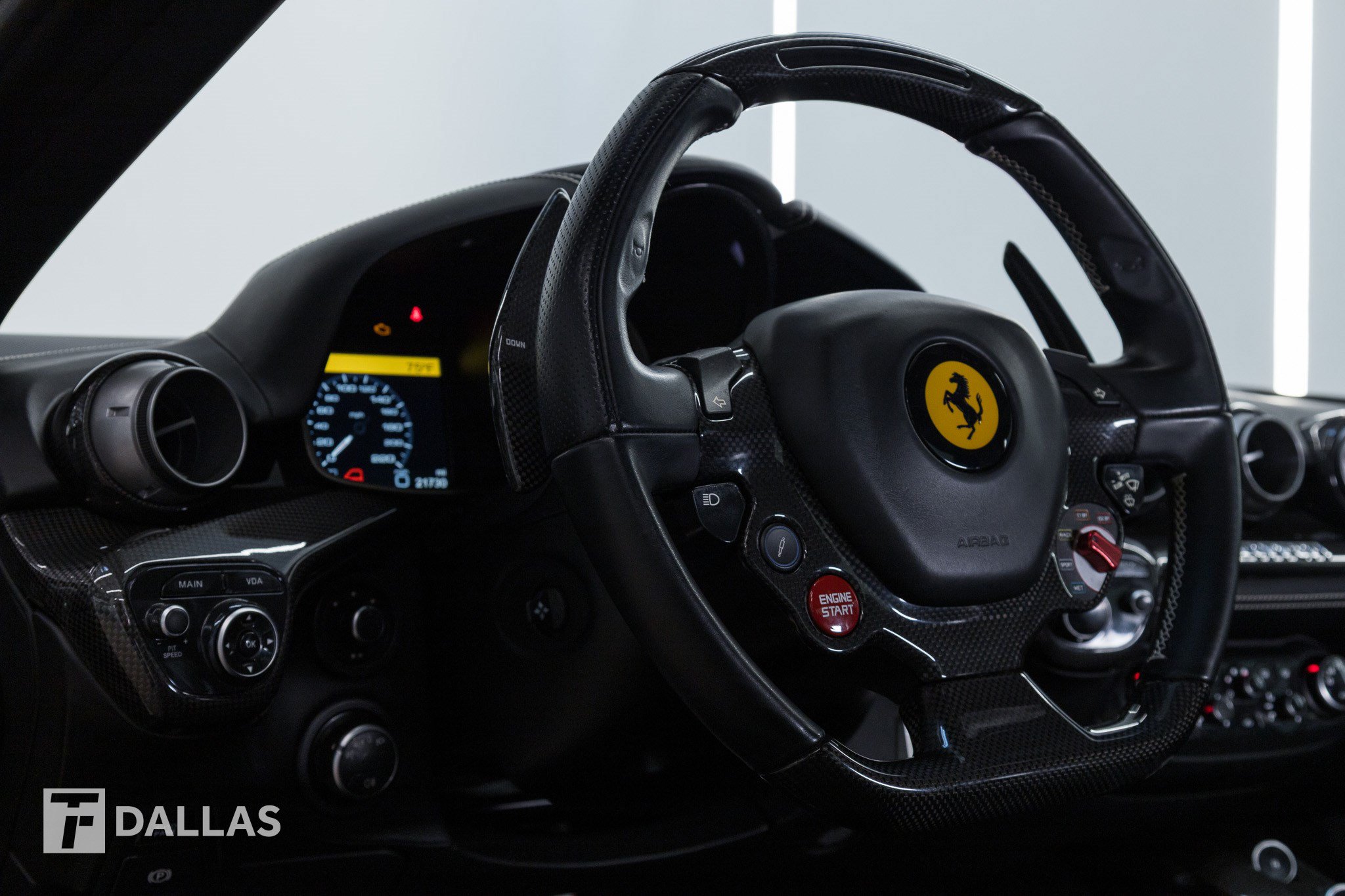 Used 2015 Ferrari F12 Berlinetta RWD image 32