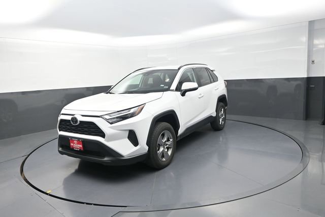 Used 2025 Toyota RAV4 XLE AWD/4WD image 31