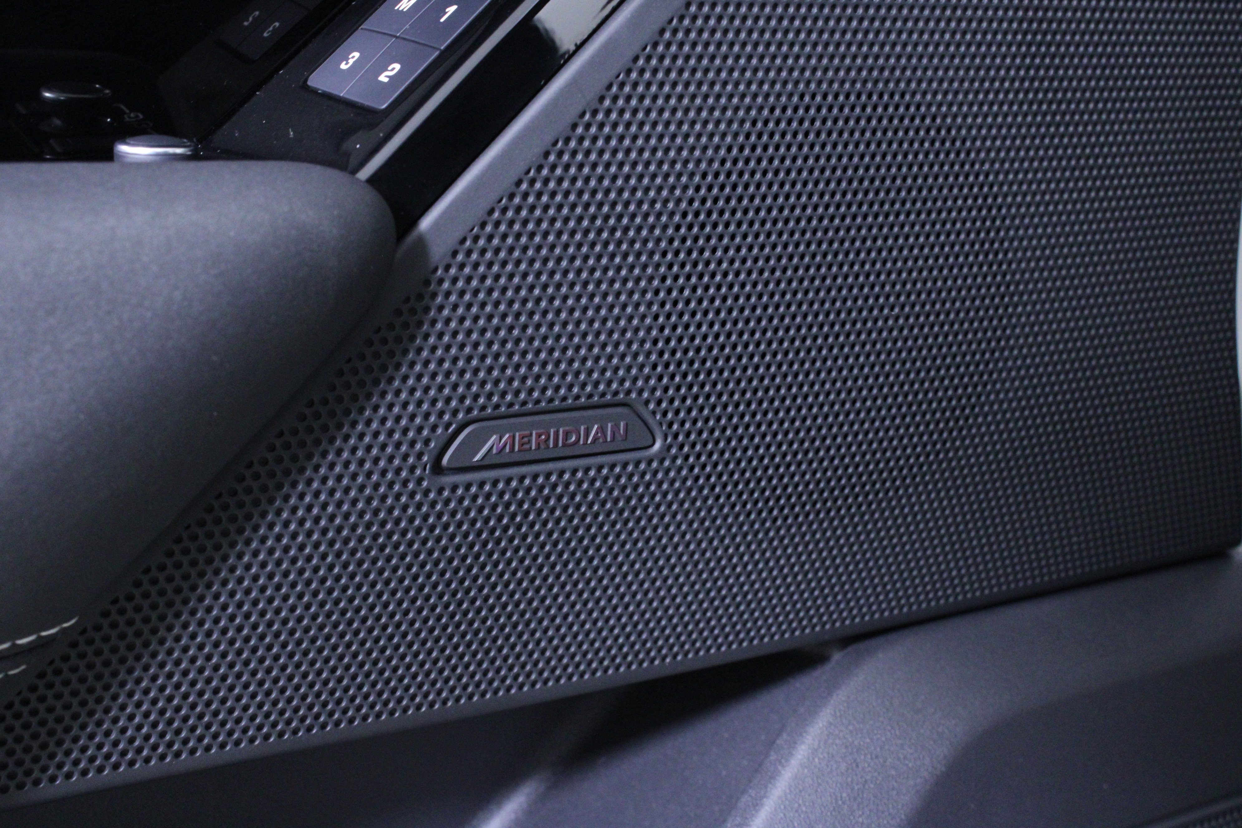 Used 2023 Land Rover Range Rover Velar R-Dynamic S image 18