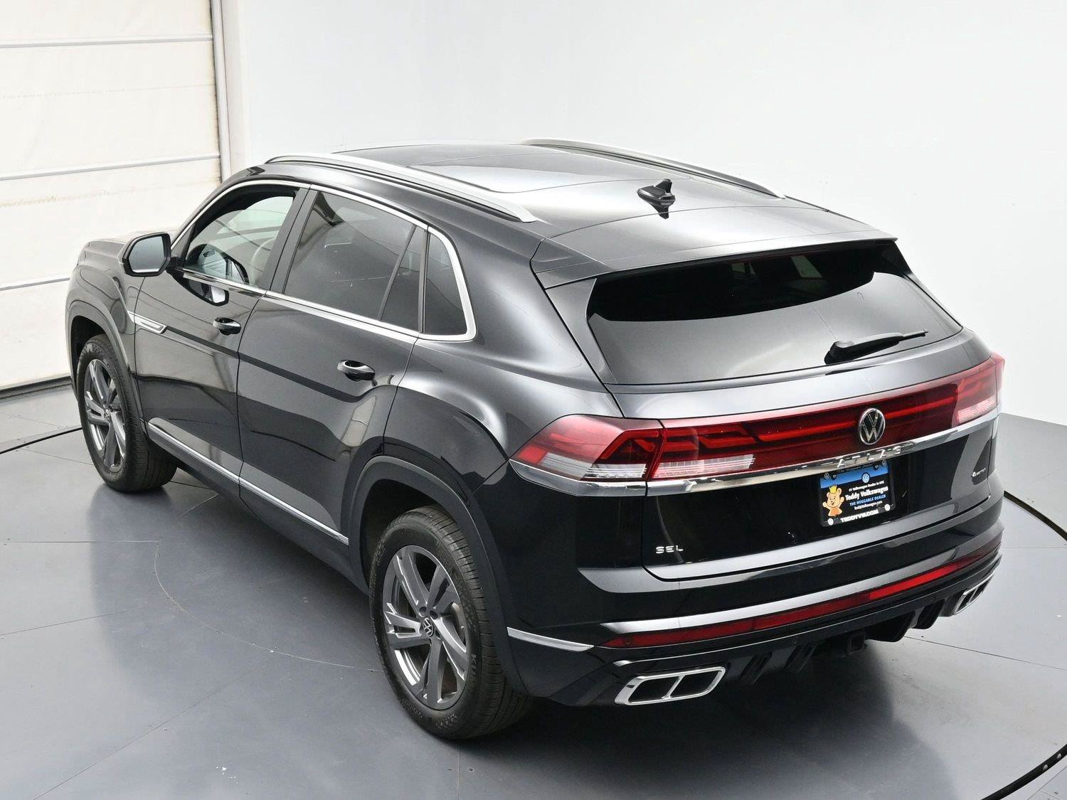 Certified 2024 Volkswagen Atlas Cross Sport SEL R-Line AWD/4WD image 37