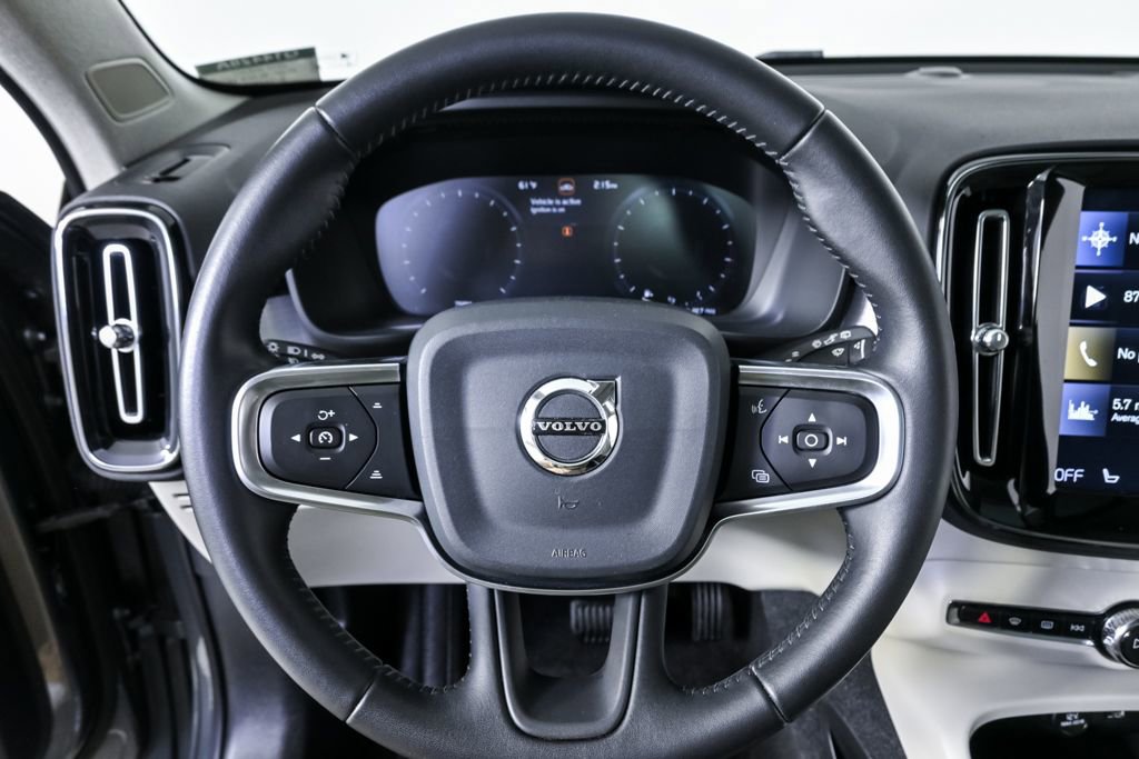 Used 2019 Volvo XC40 T5 Momentum image 9