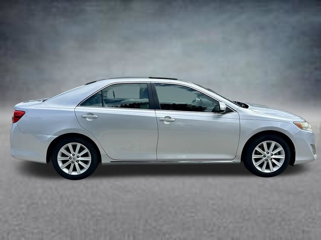 Used 2014 Toyota Camry XLE w/ Leather Package FWD image 4