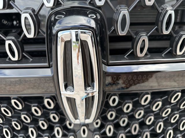 New 2026 Lincoln Navigator Premiere image 7