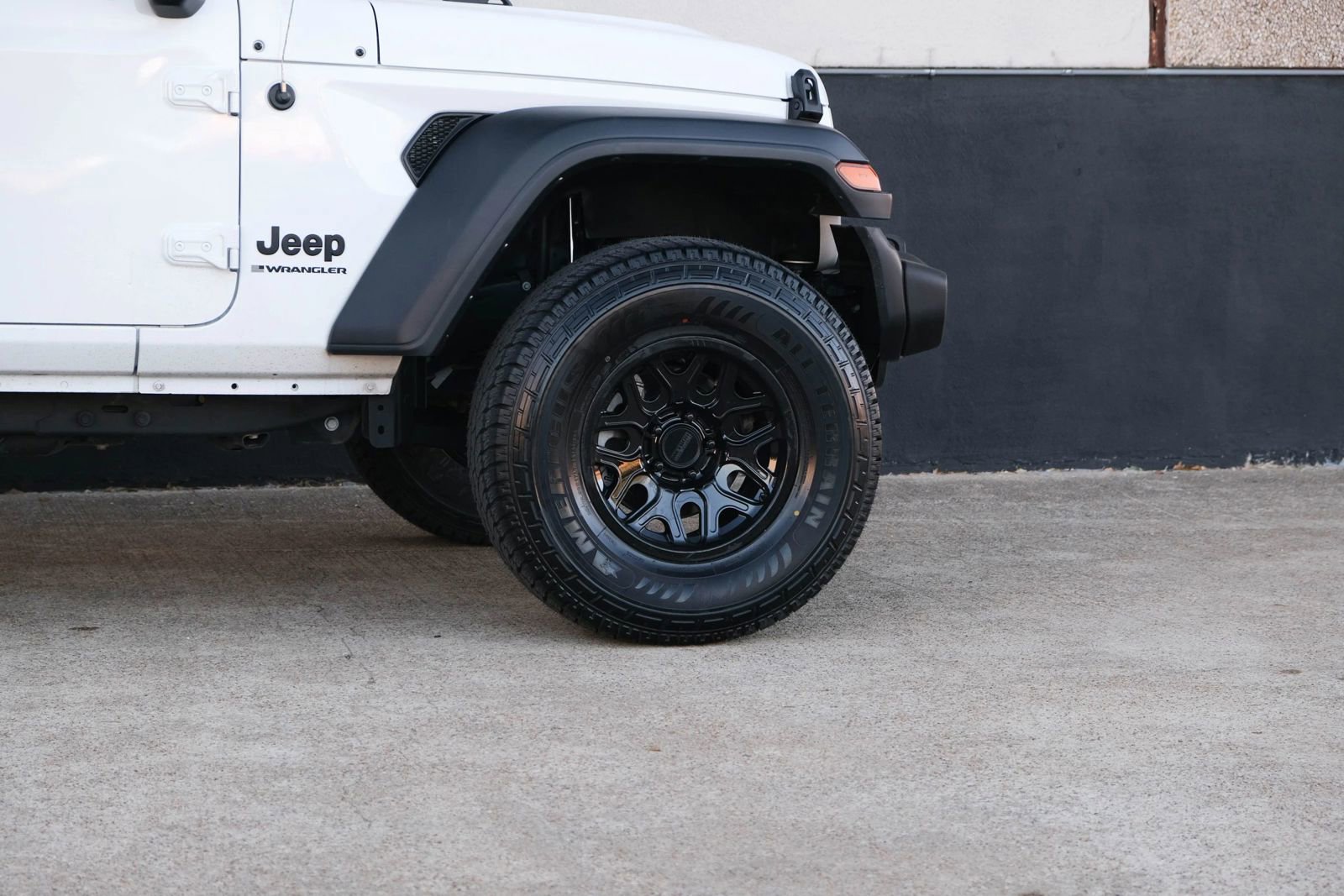 Used 2023 Jeep Wrangler Unlimited Sport image 9