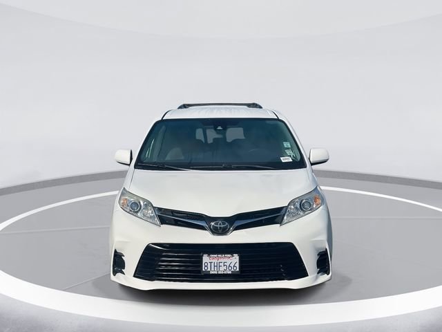 Used 2020 Toyota Sienna LE w/ Carpet Mat Package image 2