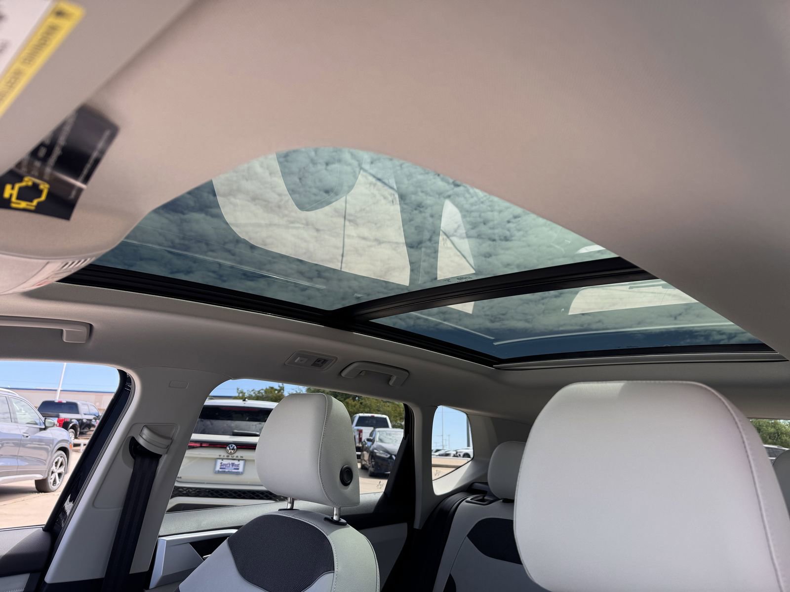 New 2026 Volkswagen Taos SE image 24