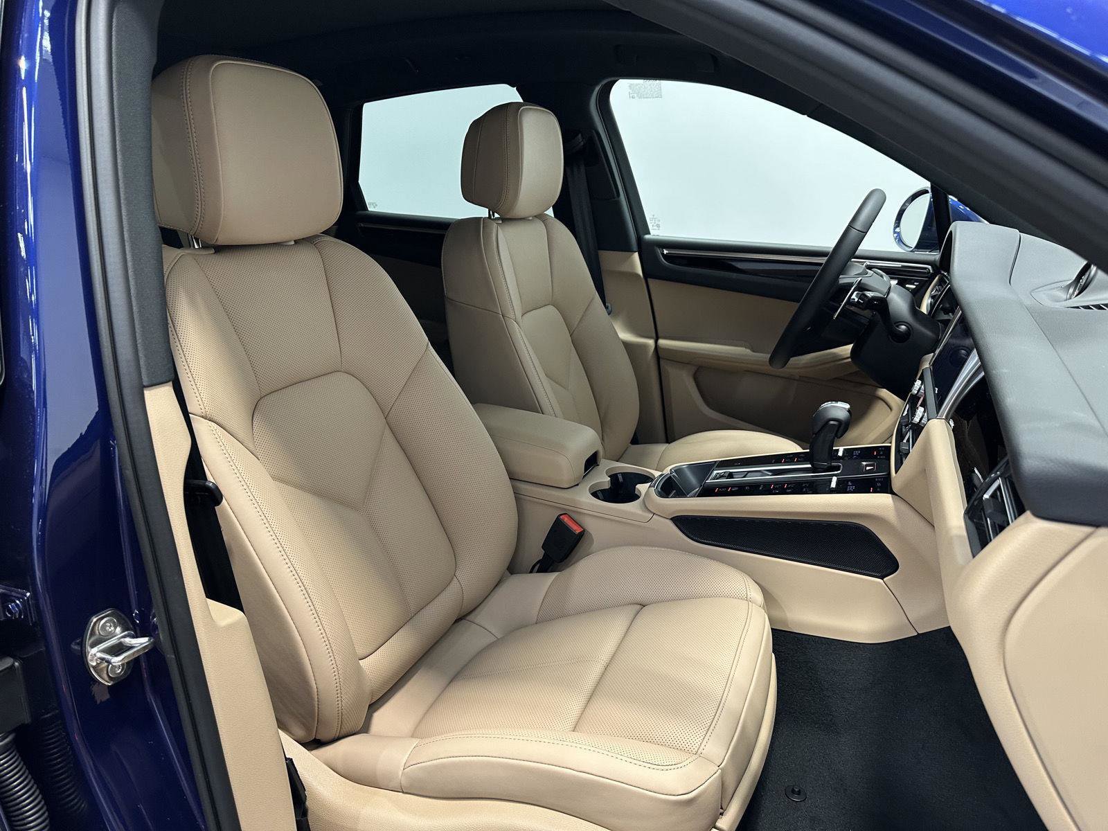 Certified 2026 Porsche Macan Turbo image 41