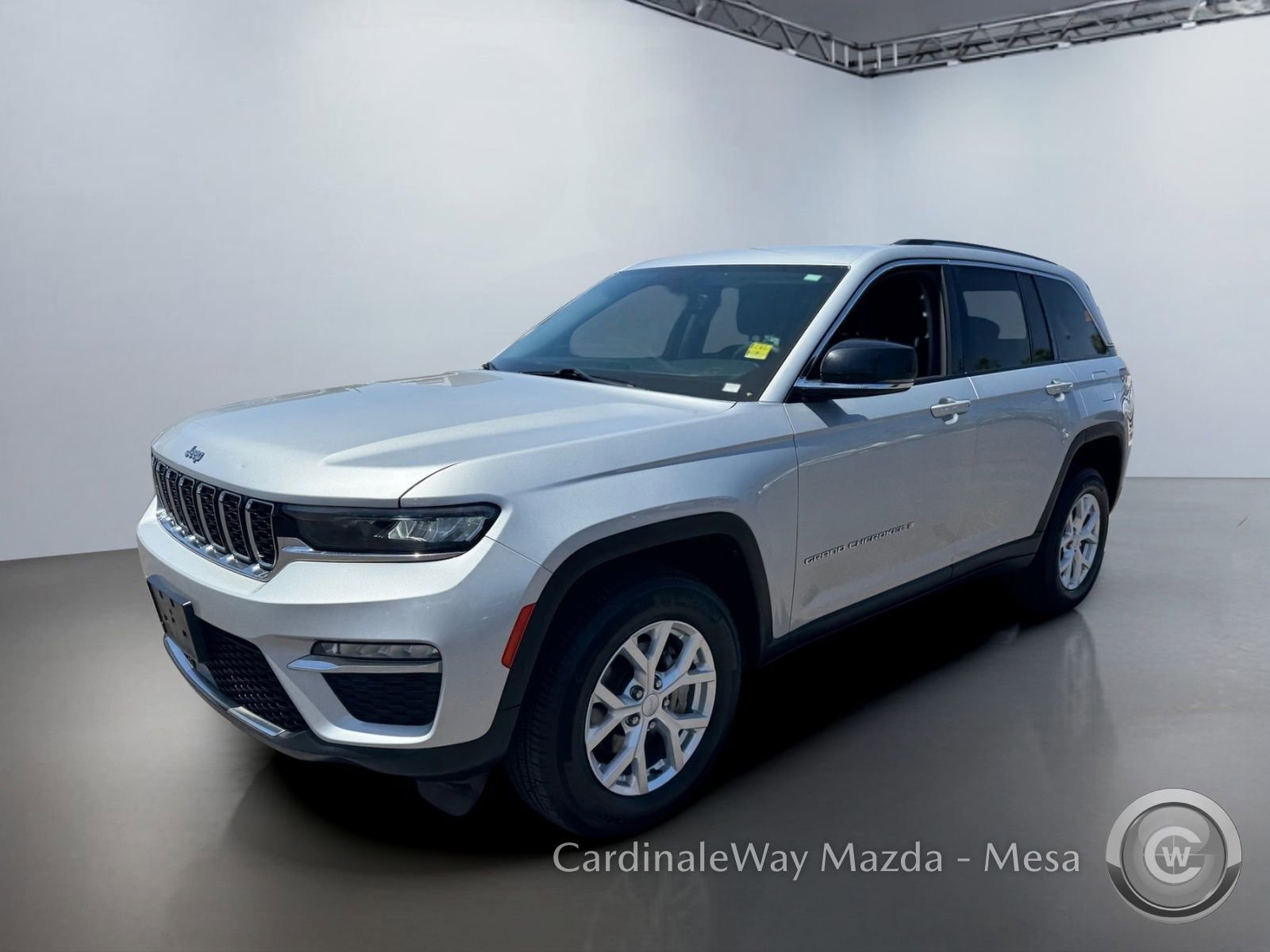 Used 2023 Jeep Grand Cherokee Limited AWD/4WD image 8