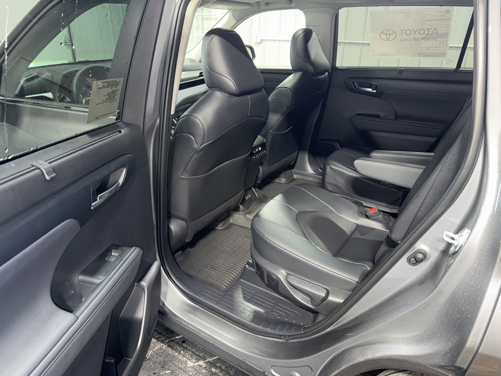 New 2026 Toyota Highlander XLE image 17