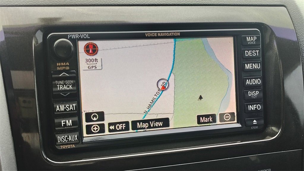 Used 2011 Toyota Tundra 4x4 CrewMax image 21