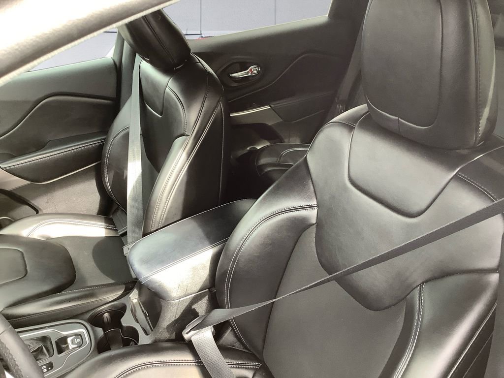 Used 2020 Jeep Cherokee Latitude Plus w/ Comfort/Convenience Group image 8