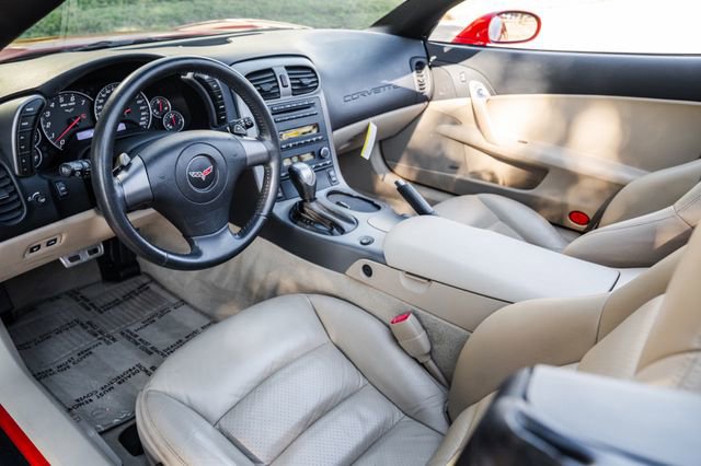 Used 2006 Chevrolet Corvette Convertible w/ Preferred Equipment Group image 2