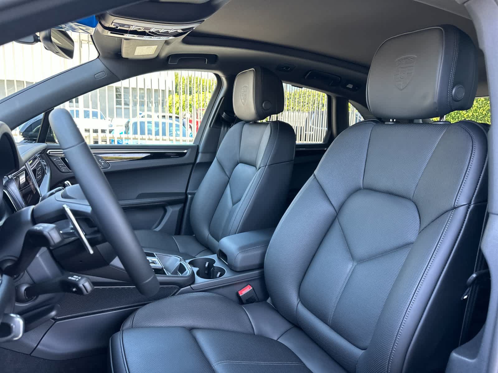 New 2026 Porsche Macan AWD/4WD image 5