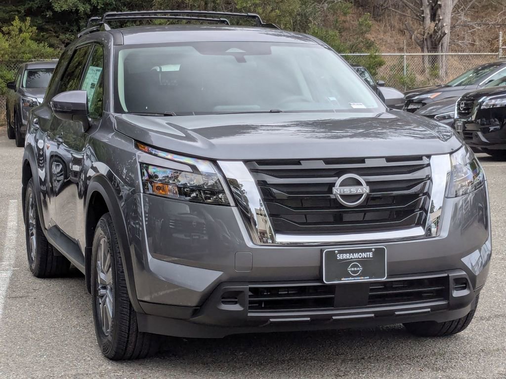 New 2025 Nissan Pathfinder SV image 3
