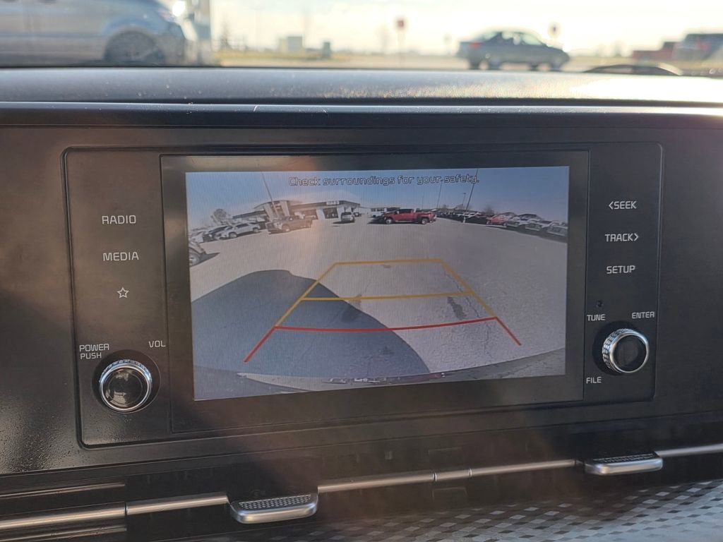 Used 2022 Kia Carnival LX image 17