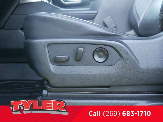 Used 2021 Chevrolet Tahoe Z71 w/ Z71 Signature Package AWD/4WD image 24