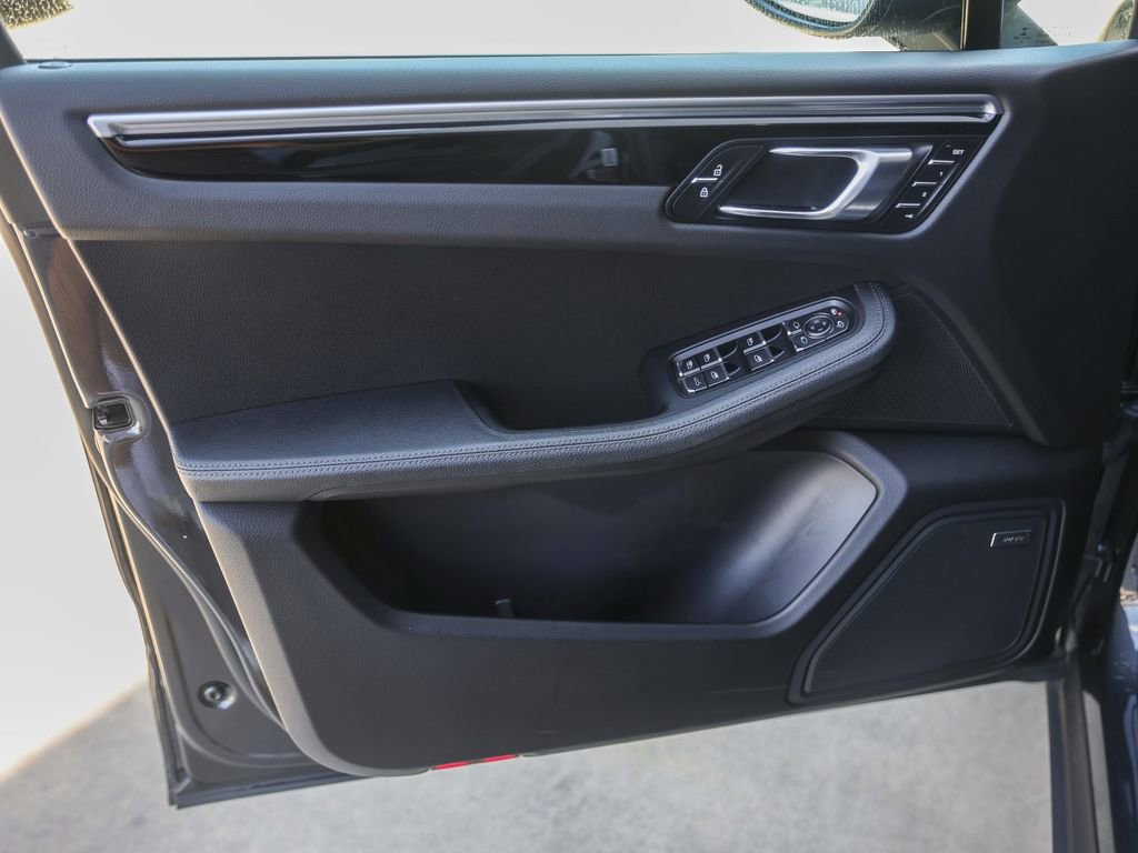 Certified 2021 Porsche Macan image 34