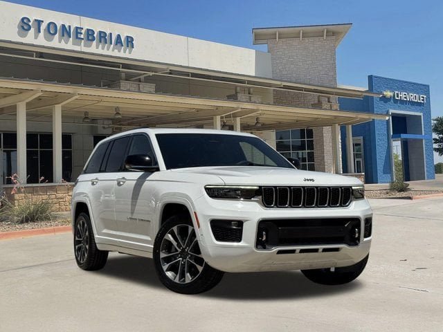 Used 2023 Jeep Grand Cherokee Overland w/ Luxury Tech Group IV RWD image 2