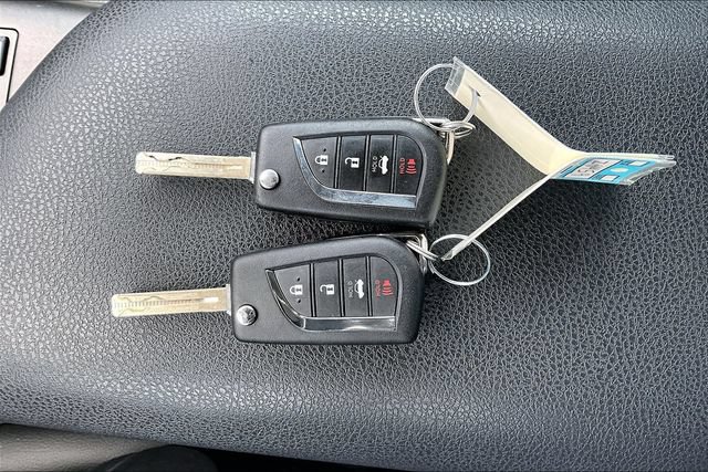 Used 2022 Toyota Camry SE FWD image 40