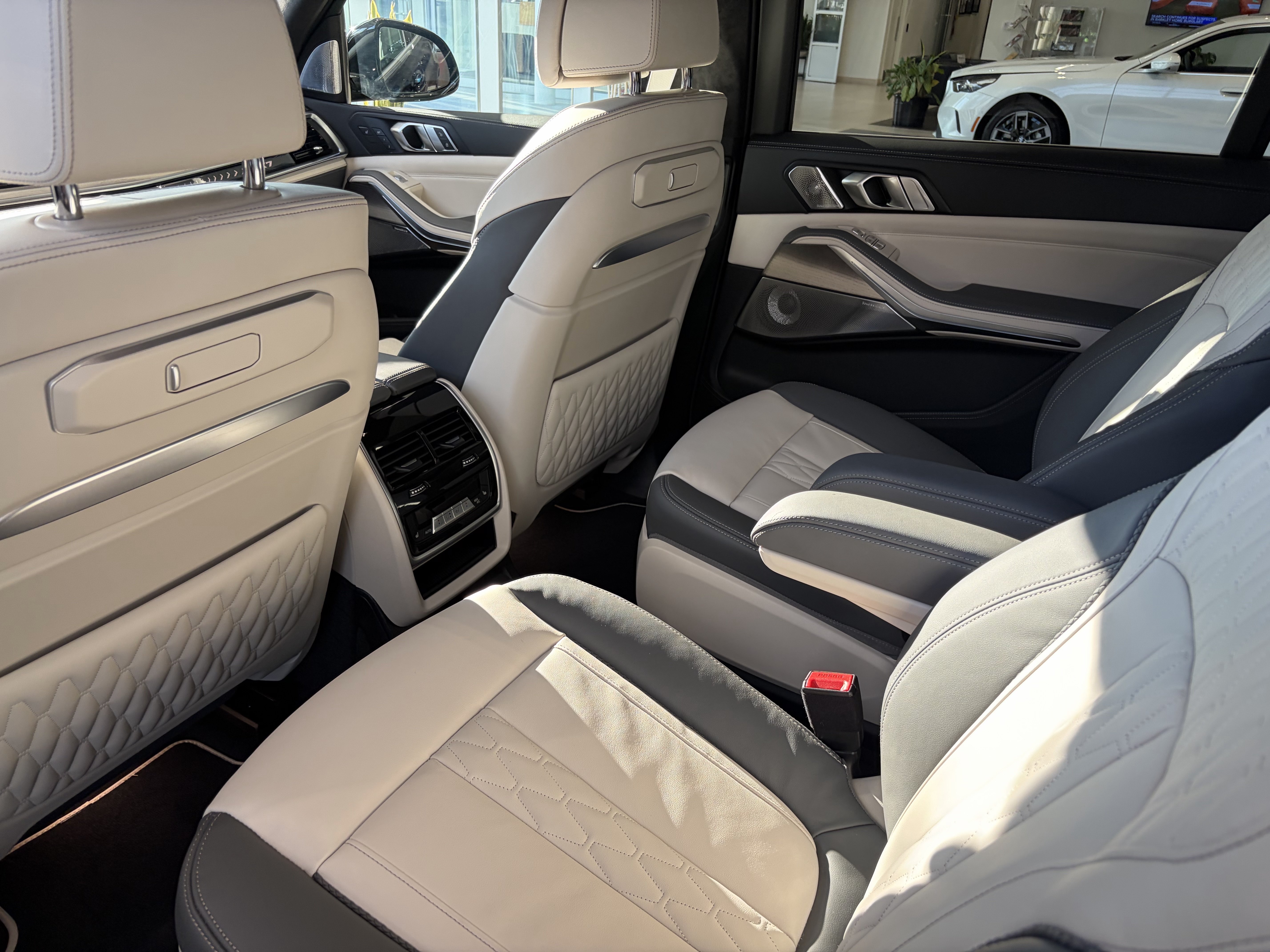 New 2026 BMW ALPINA XB7 AWD/4WD image 14