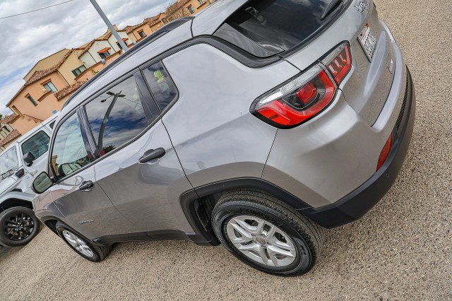 Used 2017 Jeep Compass Sport w/ Tech Group FWD image 8