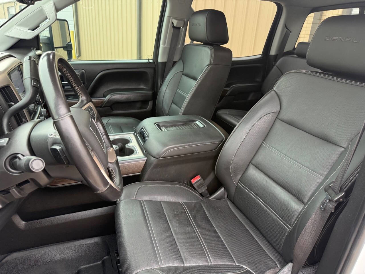 Used 2019 GMC Sierra 2500 Denali w/ Duramax Plus Package AWD/4WD image 17