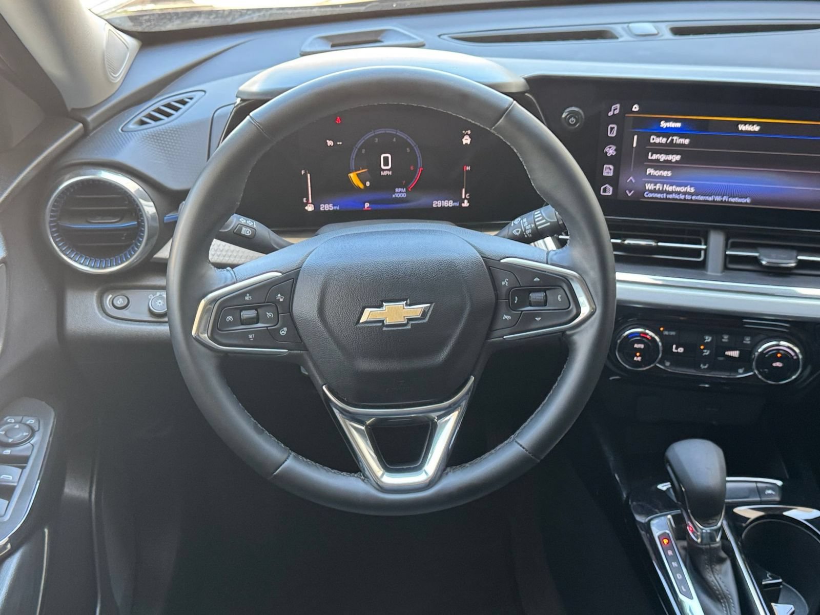 Used 2025 Chevrolet Trax LT w/ LT Convenience Package FWD image 27