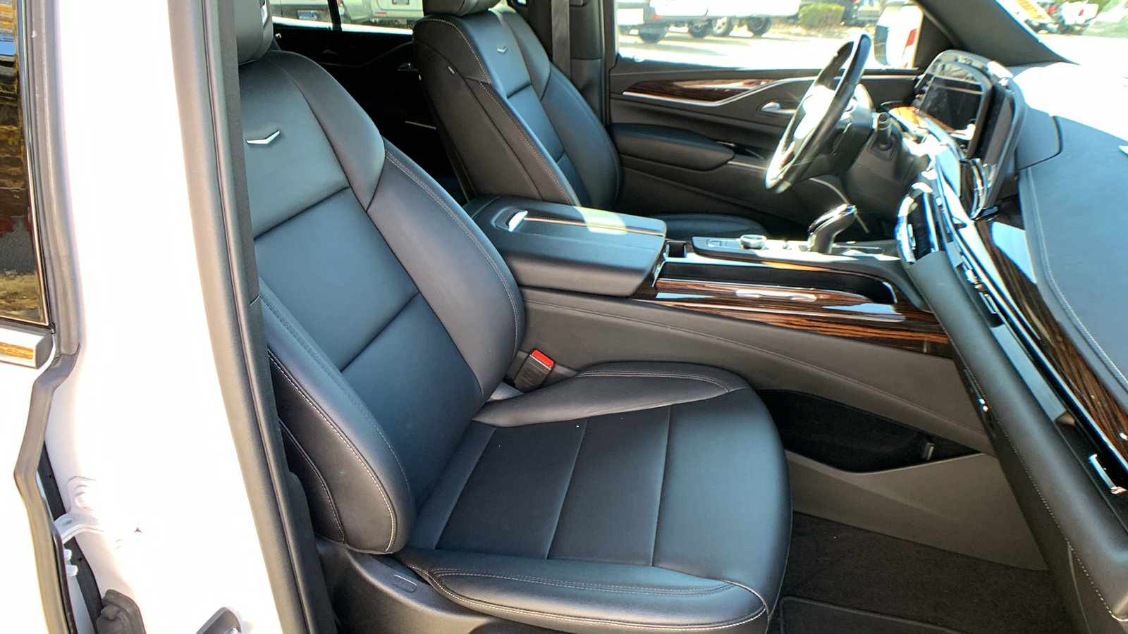 Used 2022 Cadillac Escalade Luxury image 35