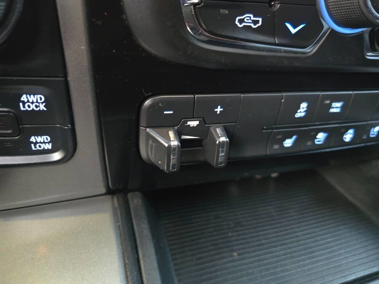 Used 2015 RAM 1500 Sport w/ Sport Premium Group AWD/4WD image 27