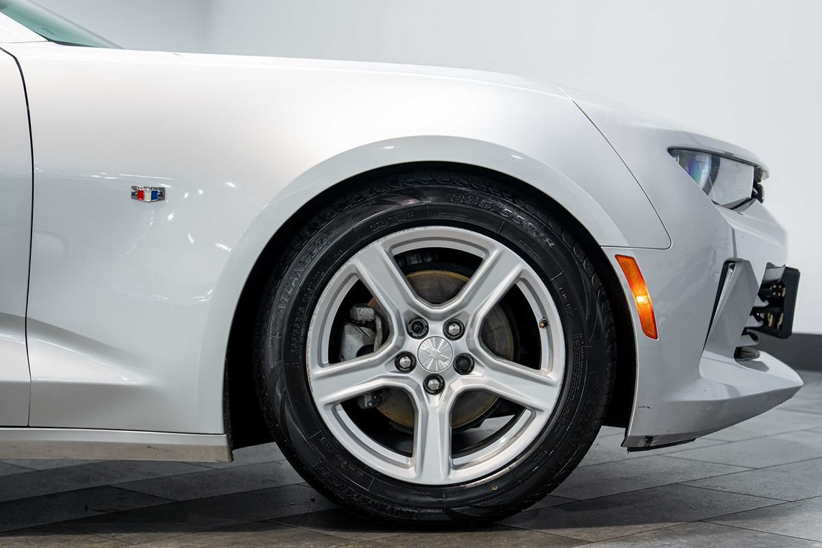 Used 2016 Chevrolet Camaro LT RWD image 9