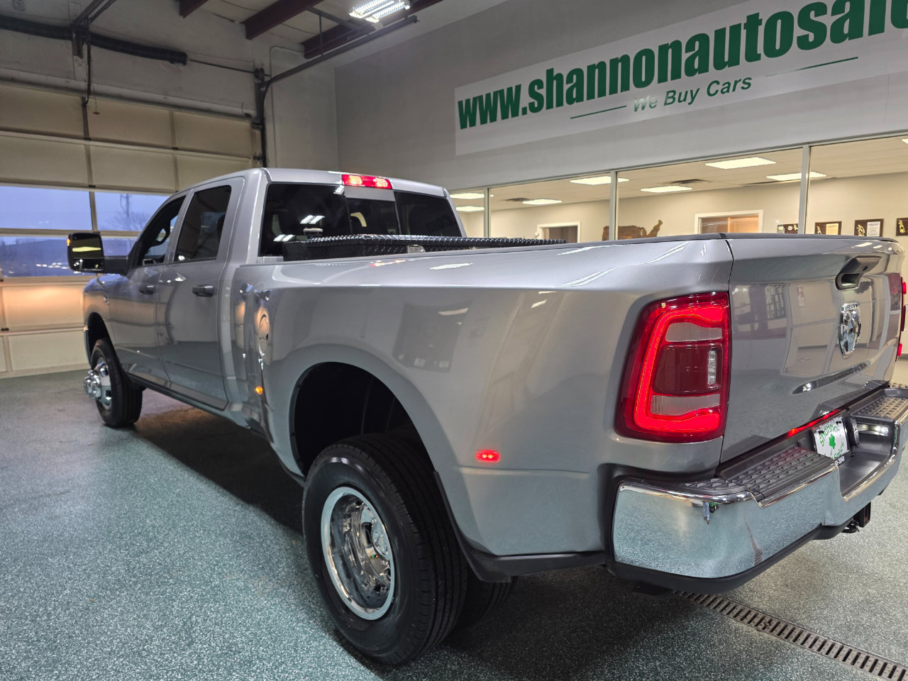 Used 2024 RAM 3500 Tradesman w/ Safety Group image 9