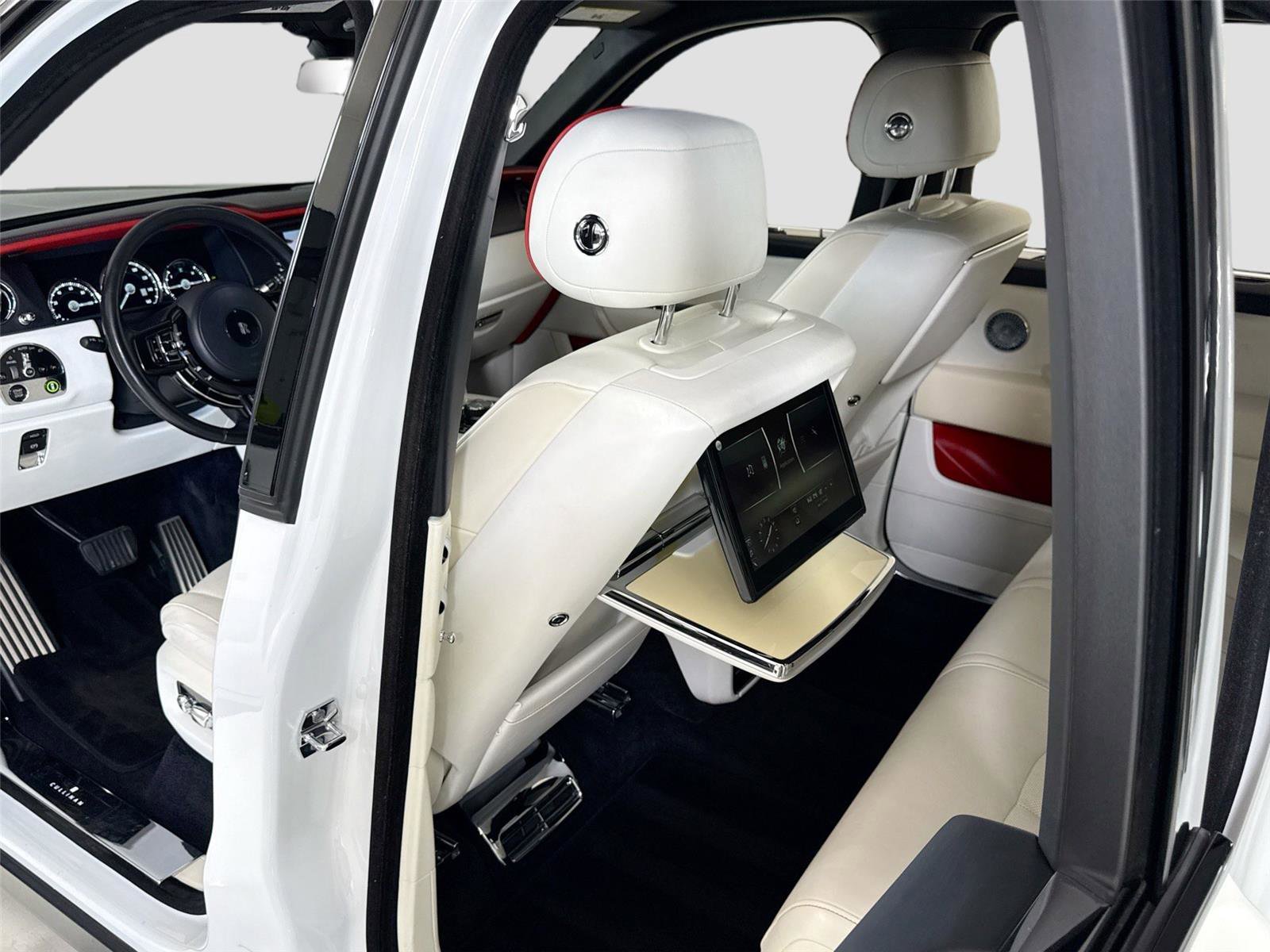 Used 2021 Rolls-Royce Cullinan AWD/4WD image 27
