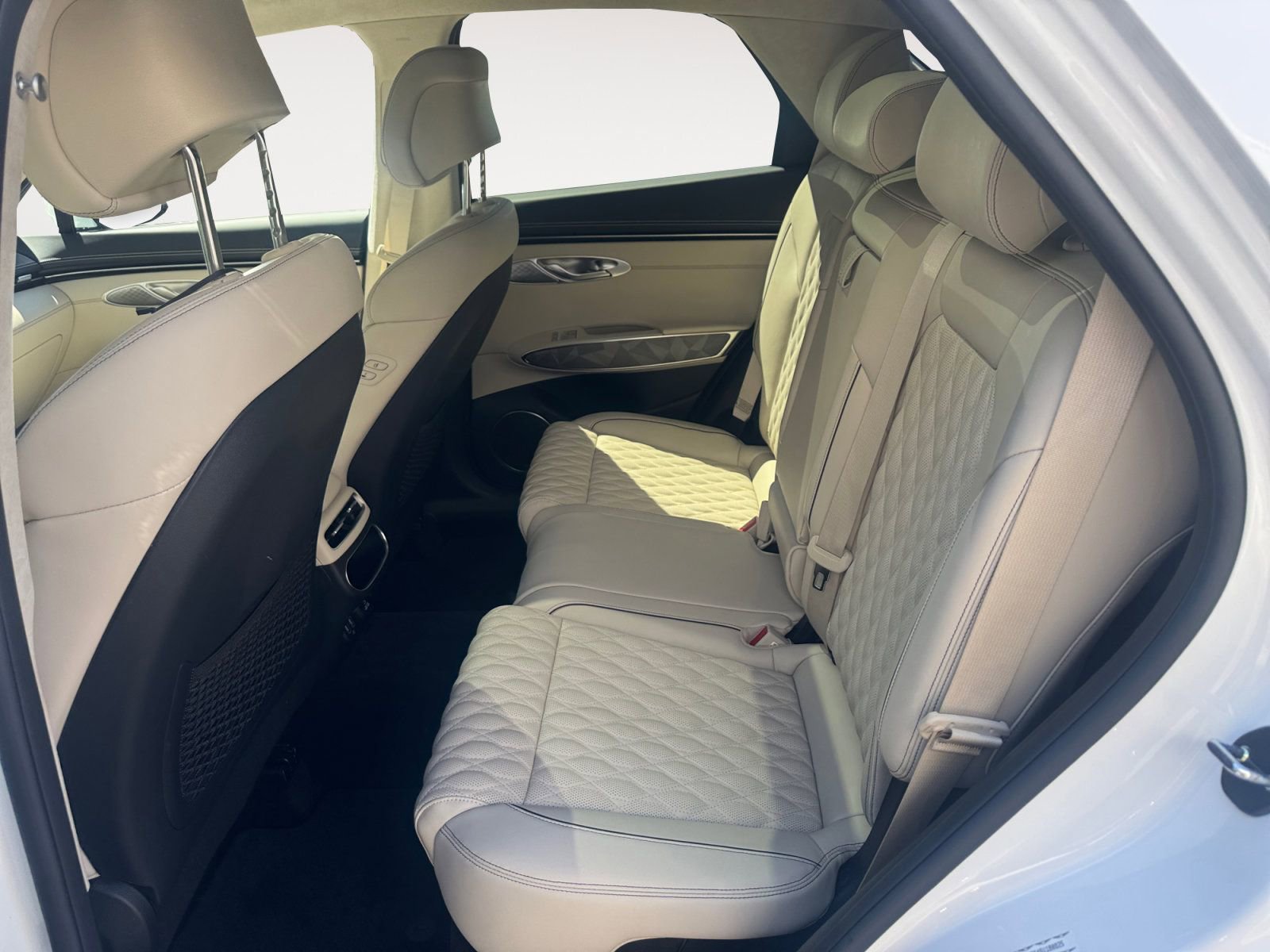 Used 2025 Genesis GV70 3.5T Sport w/ Sport Advanced Package image 17