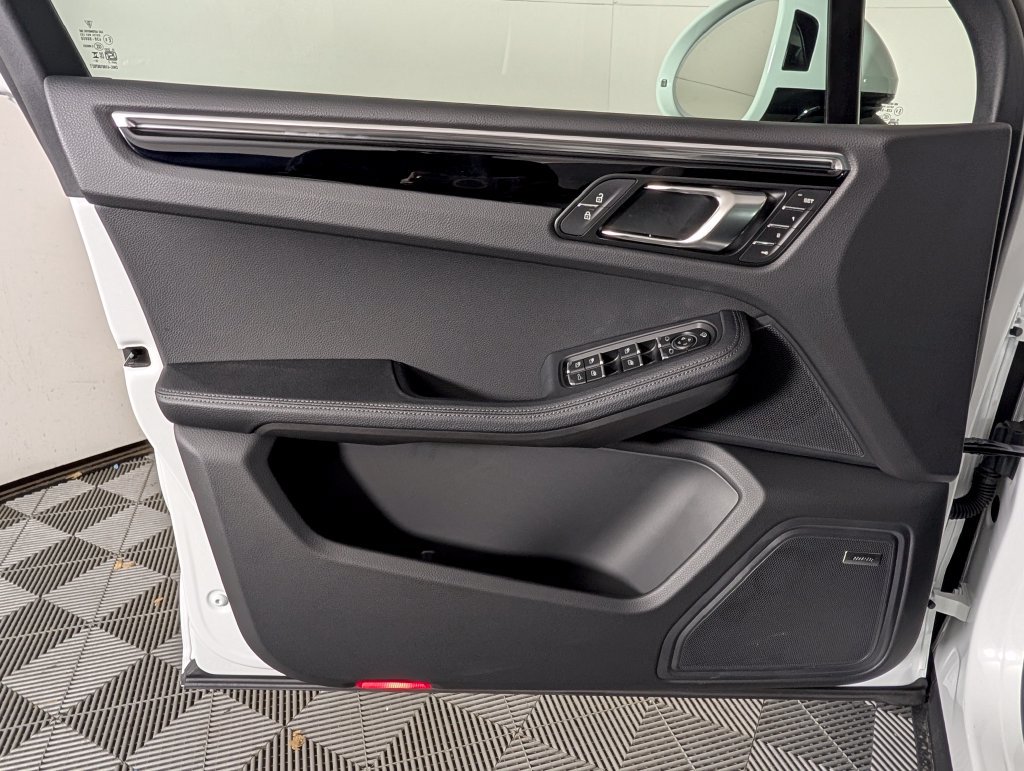 New 2026 Porsche Macan AWD/4WD image 25