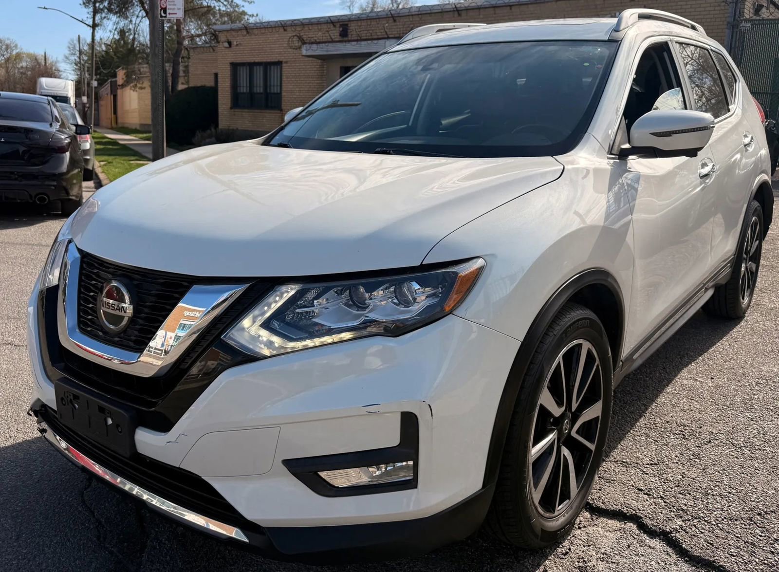 Used 2018 Nissan Rogue SL w/ Premium Package image 1