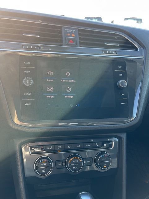 Used 2018 Volkswagen Tiguan SEL Premium image 38