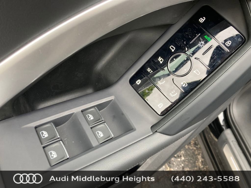 Used 2025 Audi Q5 Premium w/ Convenience Package image 12