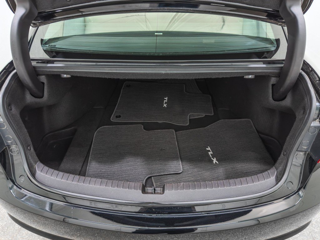 Used 2017 Acura TLX w/ Technology Package FWD image 9